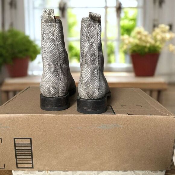 Frye $278 Veronica Textured Leather Embossed Combat Boots Lace-Up Women’s 7.5 NE - Picture 9 of 12